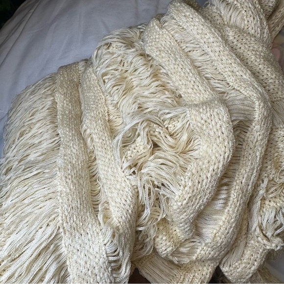 Elegant Cream Knit Dress - Picture 4 of 5